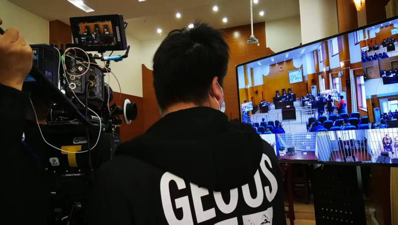 AI生成VS人工创意——陵水广告片拍摄公司的技术浪漫主义实践